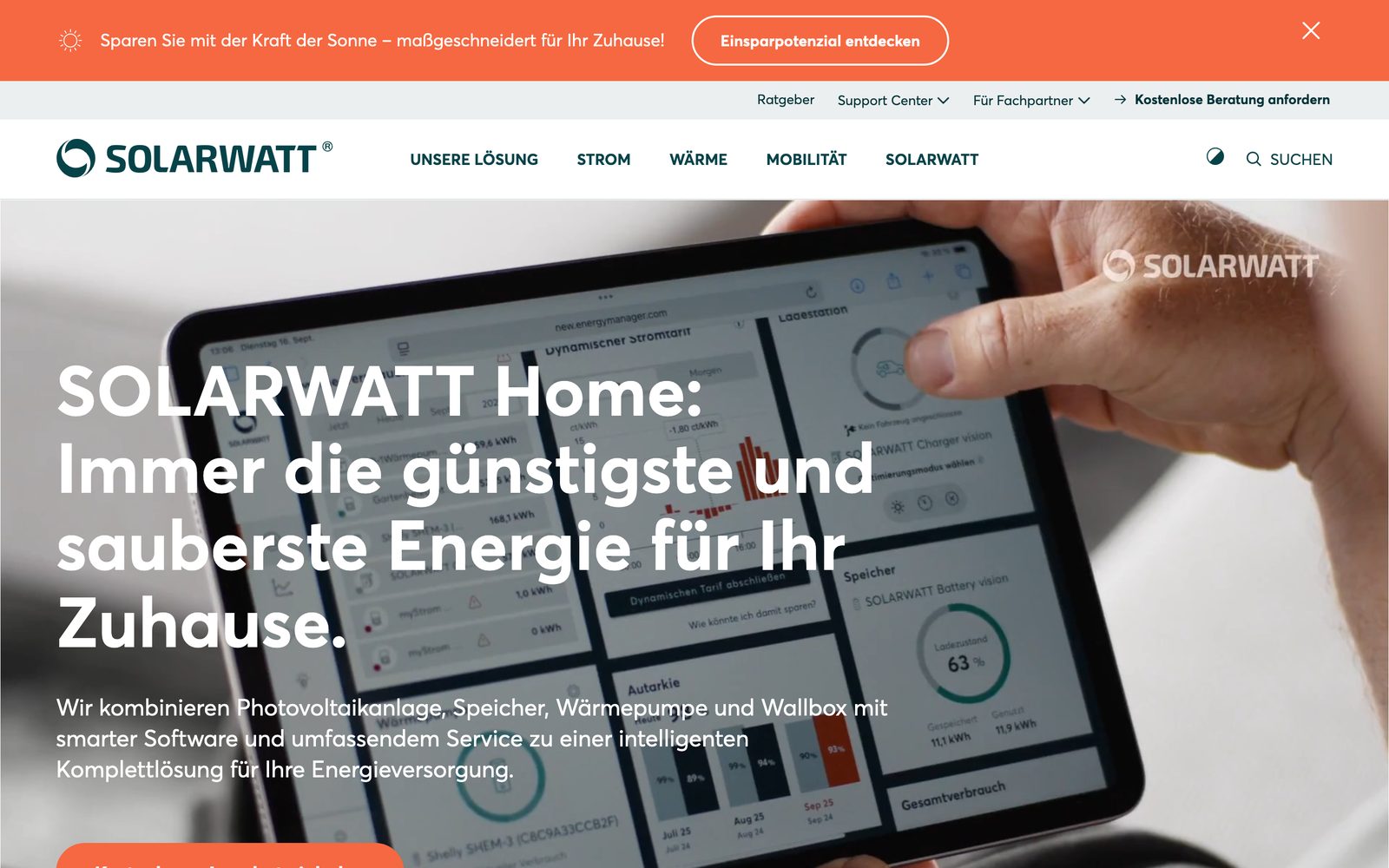Startseite von solarwatt.de mit dem Energiemanager SOLARWATT Home auf einem Tablet